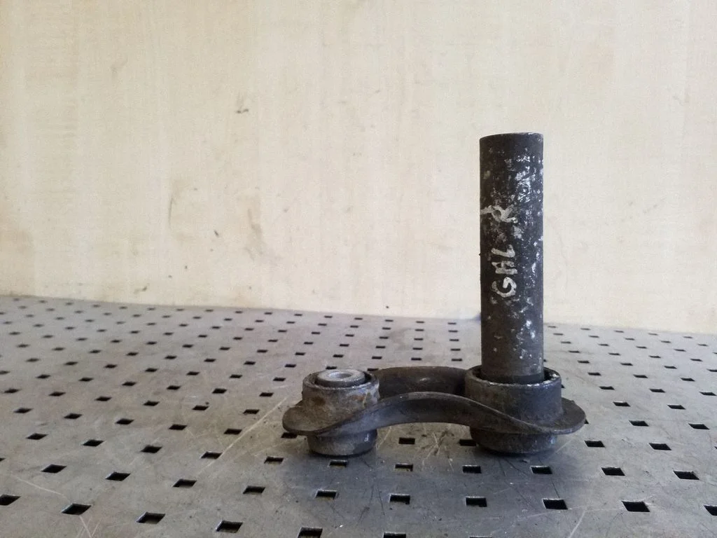 Kita galinės važiuoklės detalė