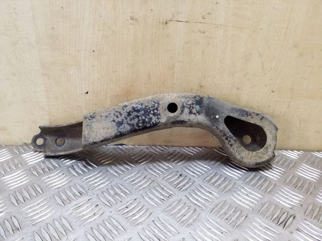 Kita galinės važiuoklės detalė
