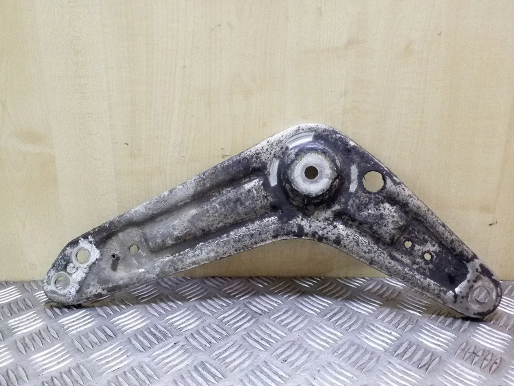 Kita galinės važiuoklės detalė