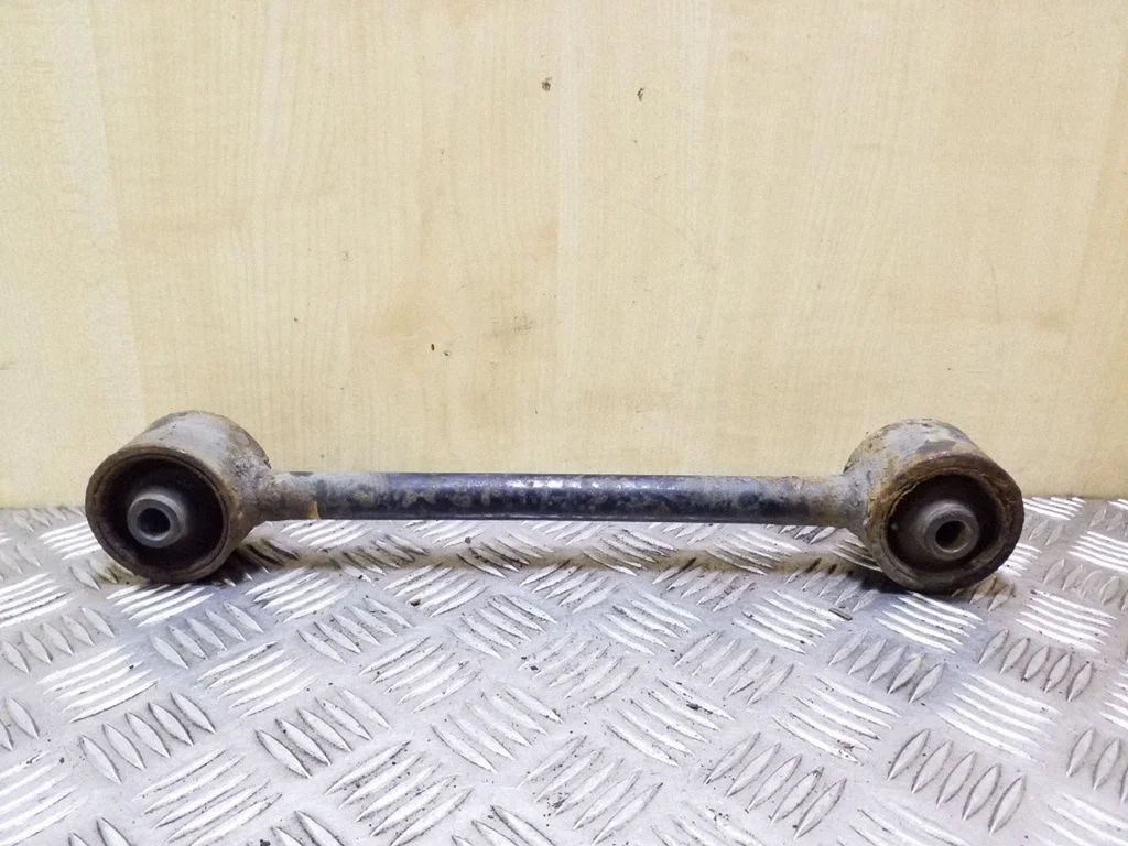 Kita galinės važiuoklės detalė