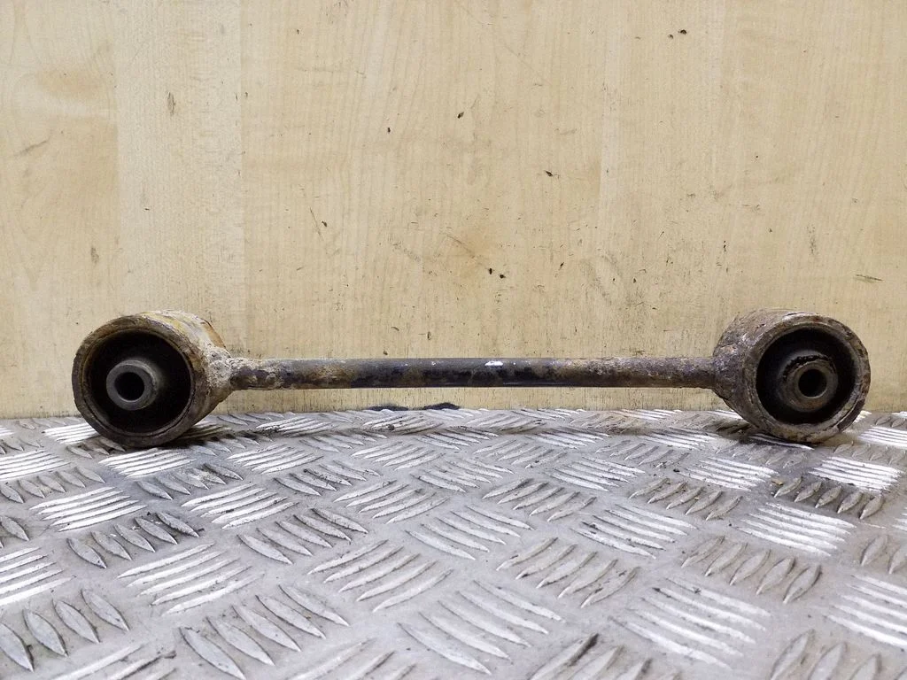 Kita galinės važiuoklės detalė