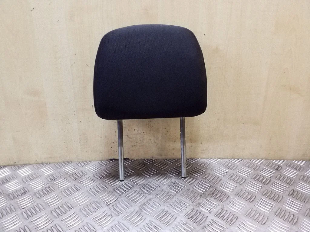 Priekinės sėdynės galvos atrama