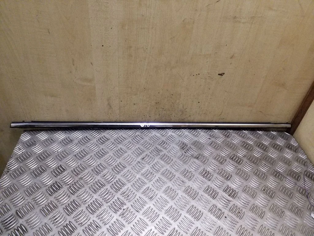 Galinių durų stiklo apdaila