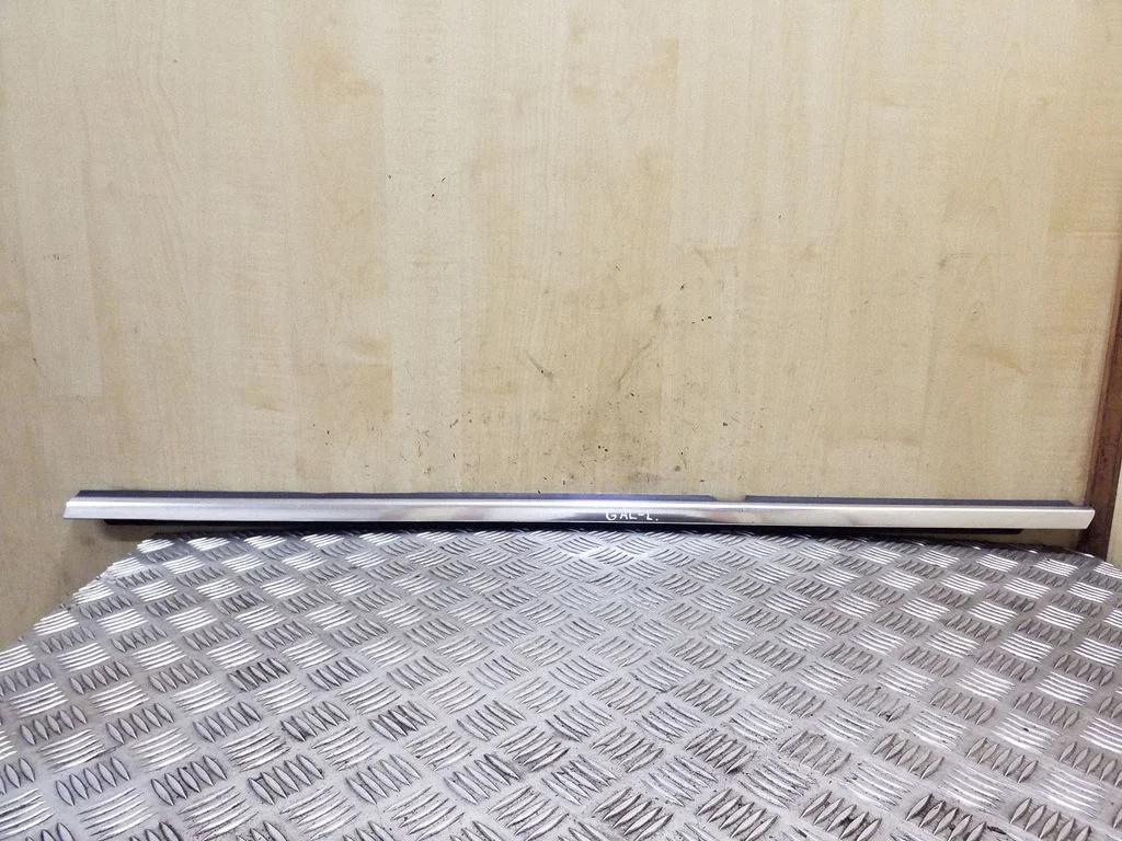 Galinių durų stiklo apdaila