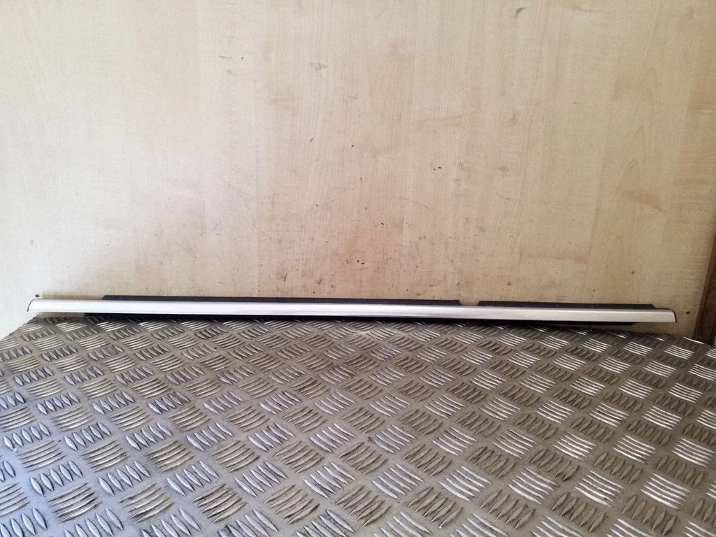 Galinių durų stiklo apdaila