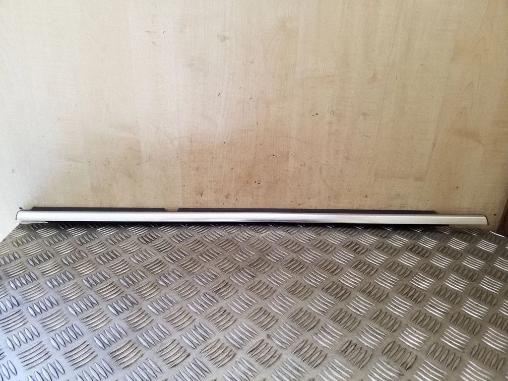 Galinių durų stiklo apdaila