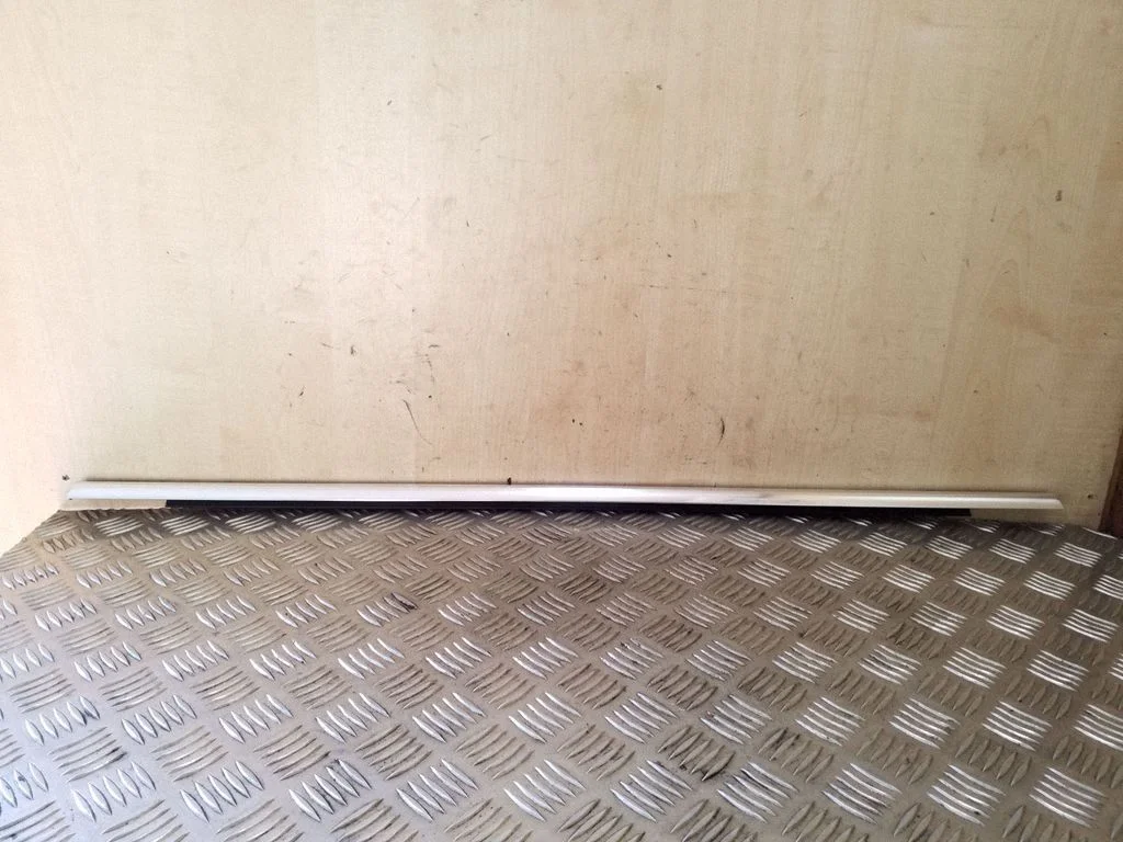 Galinių durų stiklo apdaila