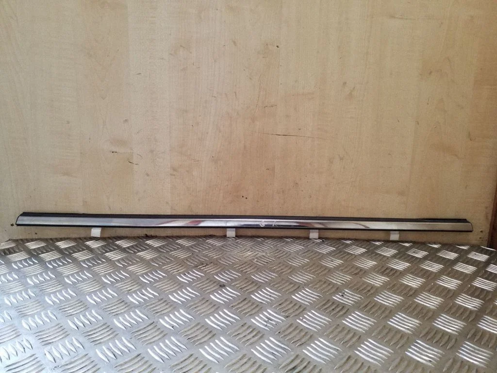 Galinių durų stiklo apdaila