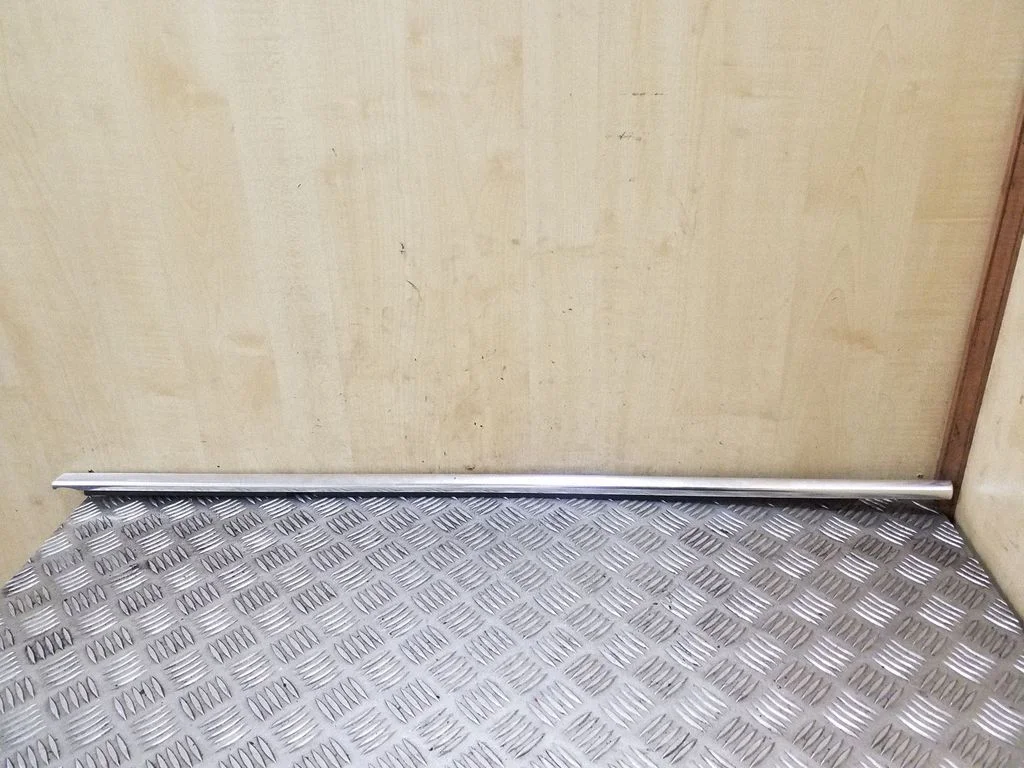 Galinių durų stiklo apdaila