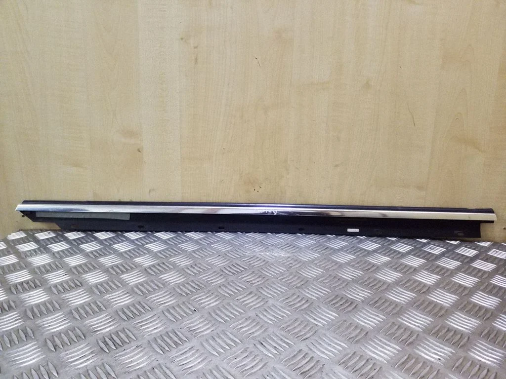 Galinių durų stiklo apdaila