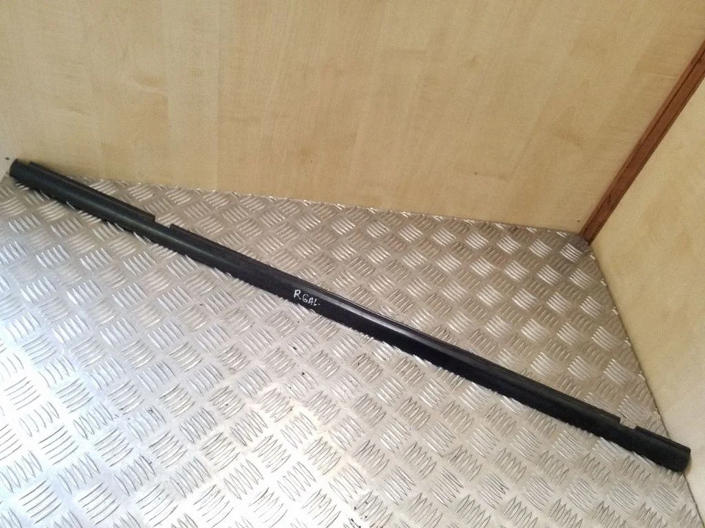 Galinių durų stiklo apdaila