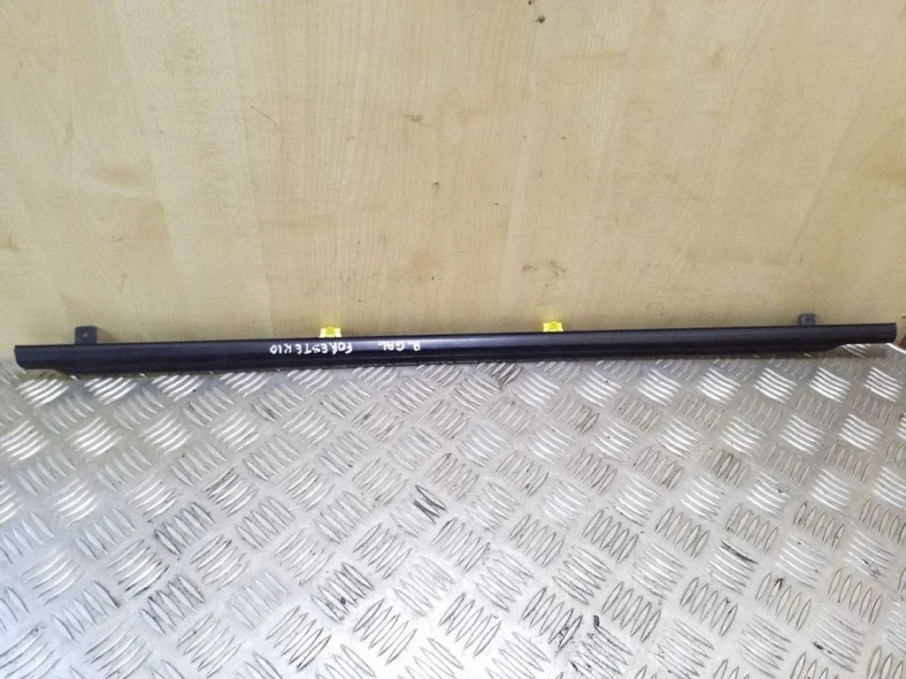 Galinių durų stiklo apdaila
