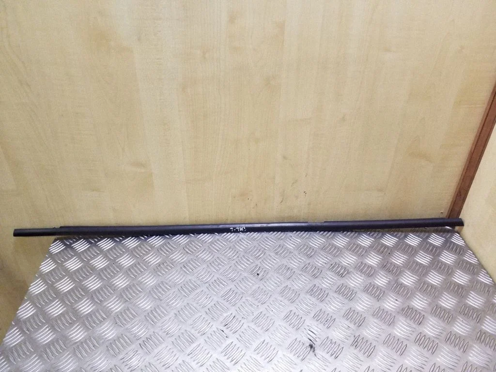 Galinių durų stiklo apdaila
