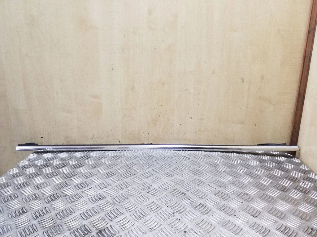 Priekinių durų stiklo apdaila