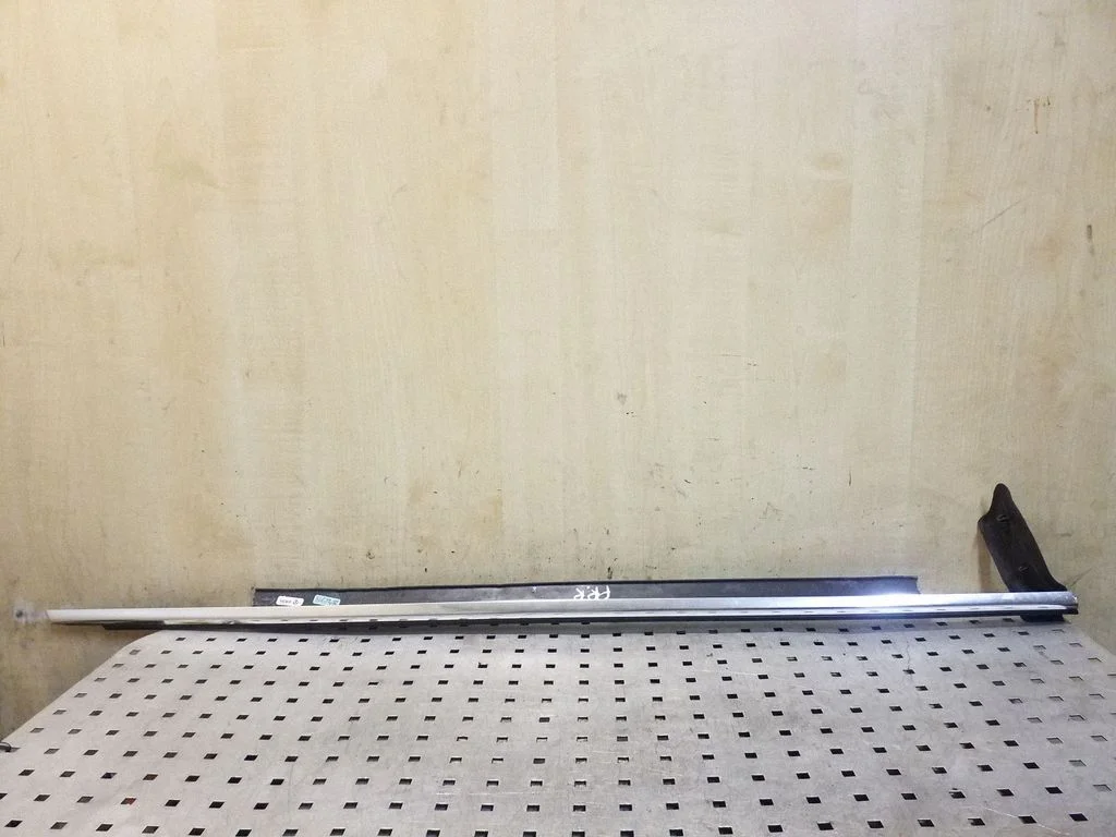 Priekinių durų stiklo apdaila