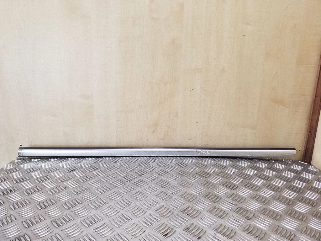 Priekinių durų stiklo apdaila