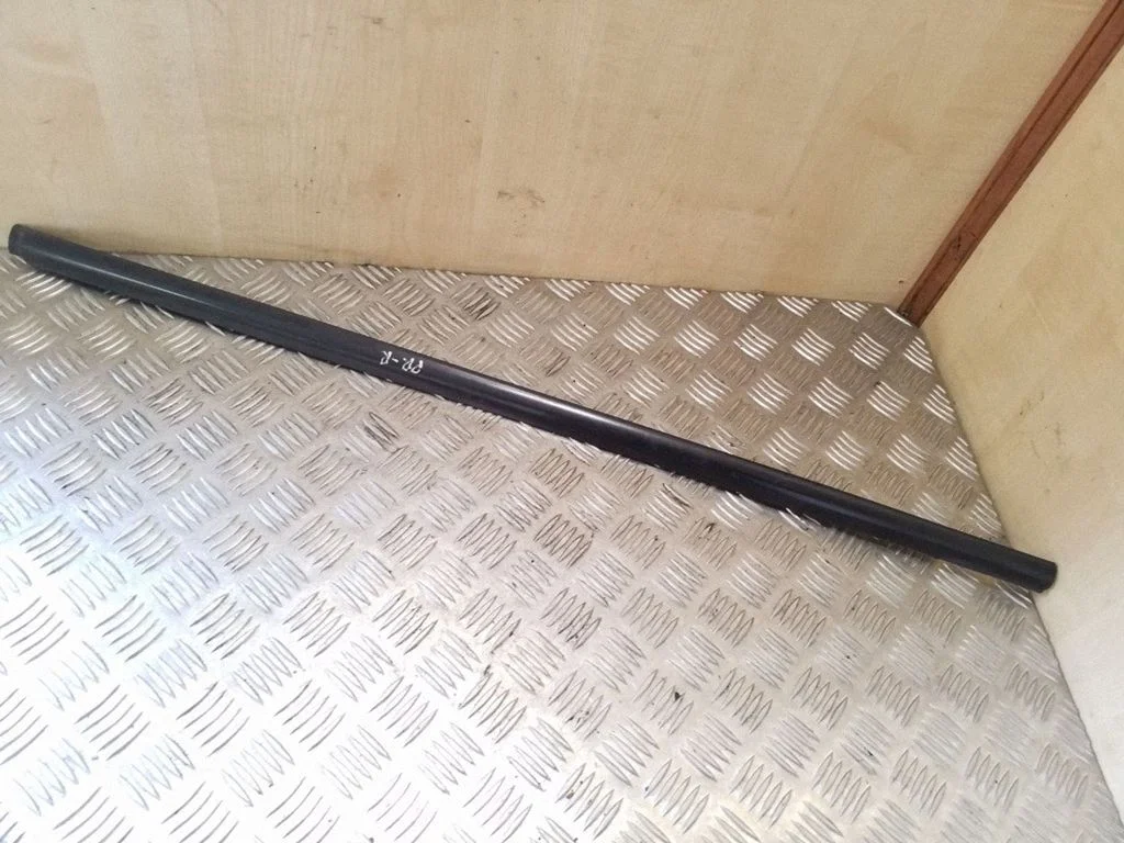 Priekinių durų stiklo apdaila