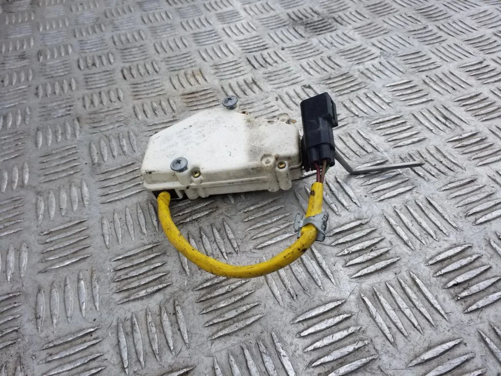 Degalų bako dangtelio spynos varikliukas