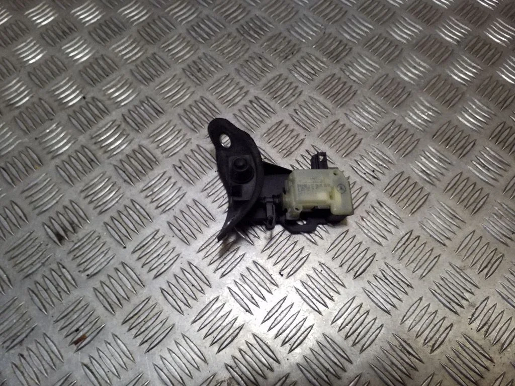 Degalų bako dangtelio spynos varikliukas