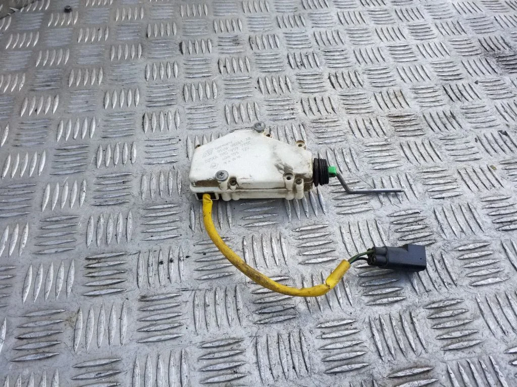 Degalų bako dangtelio spynos varikliukas