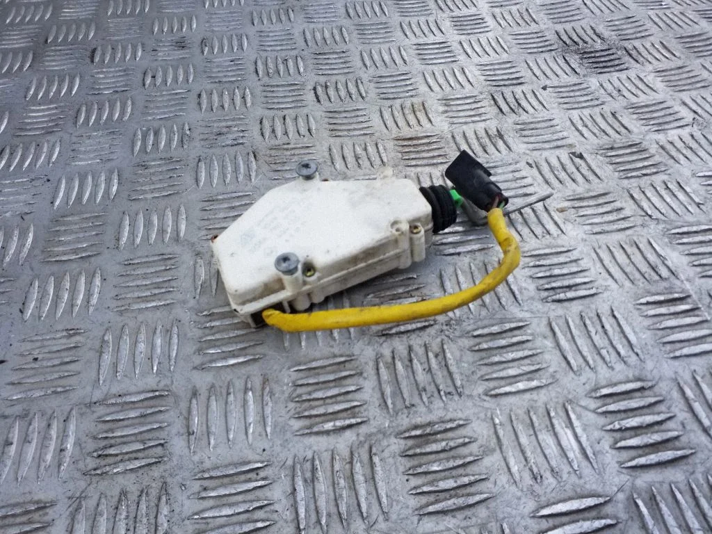 Degalų bako dangtelio spynos varikliukas