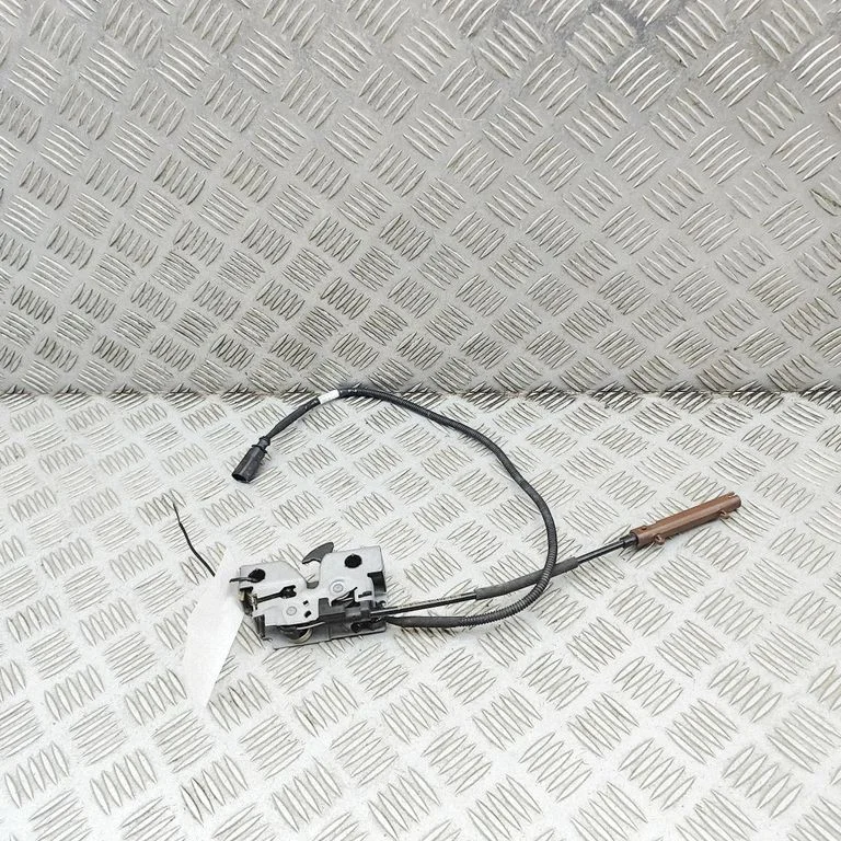 Spyna variklio dangčio
