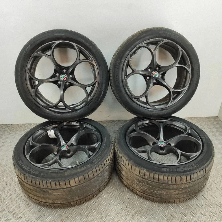 R20 lengvojo lydinio ratlankis (-iai)