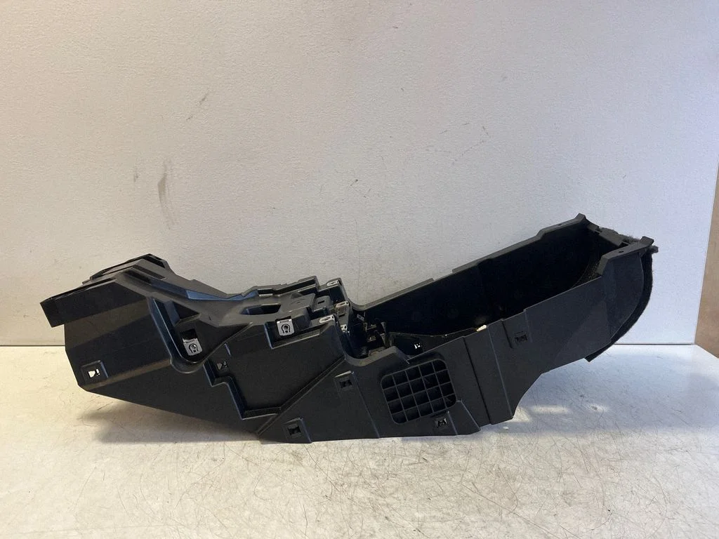 Kita centrinė konsolės (tunelio) detalė
