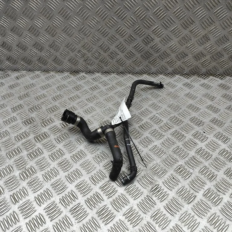 Variklio aušinimo vamzdelis (-ai)/ žarna (-os)