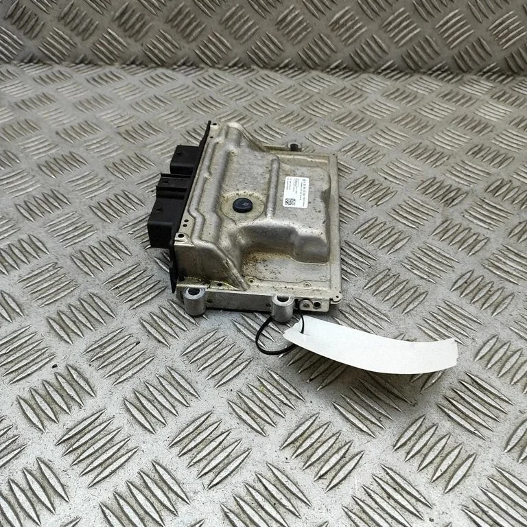 Variklio valdymo blokas