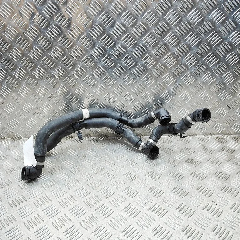 Variklio aušinimo vamzdelis (-ai)/ žarna (-os)