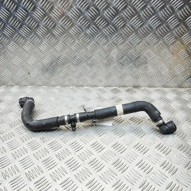 Variklio aušinimo vamzdelis (-ai)/ žarna (-os)