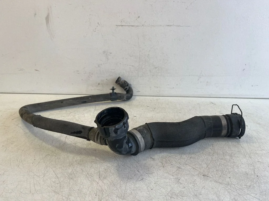 Variklio aušinimo vamzdelis (-ai)/ žarna (-os)