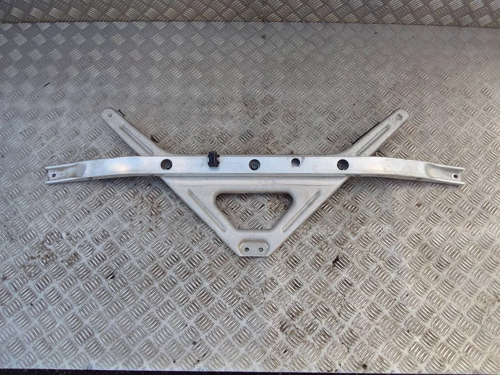 Kita variklio skyriaus detalė