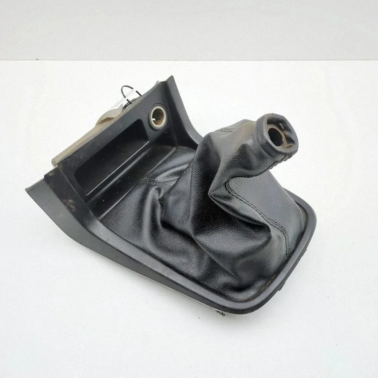 Pavarų perjungimo svirties apdaila (plastikinė)