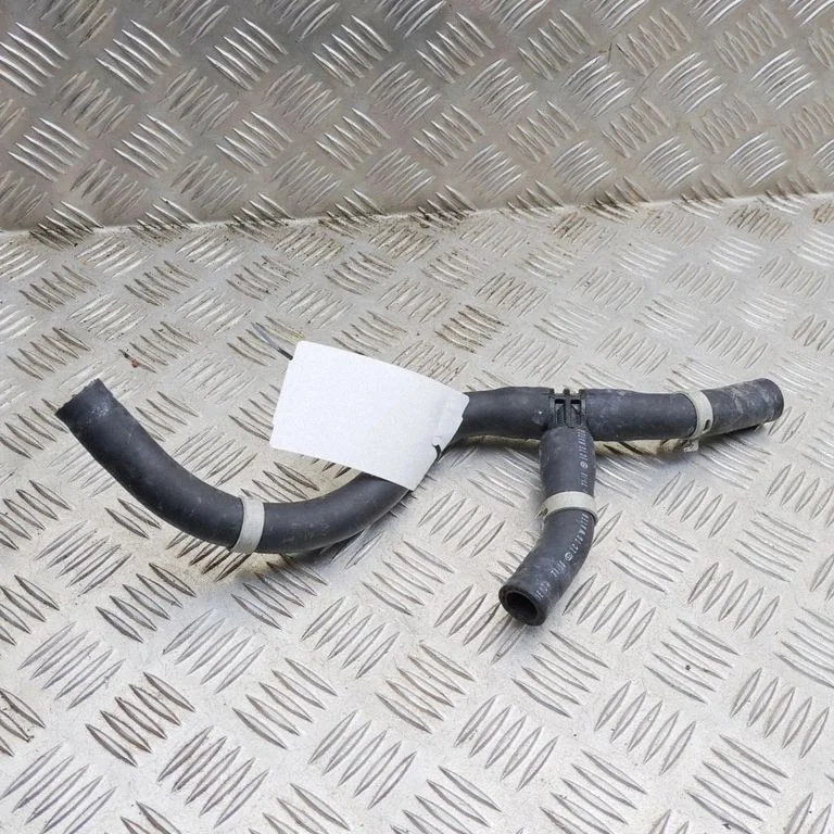 Variklio aušinimo vamzdelis (-ai)/ žarna (-os)