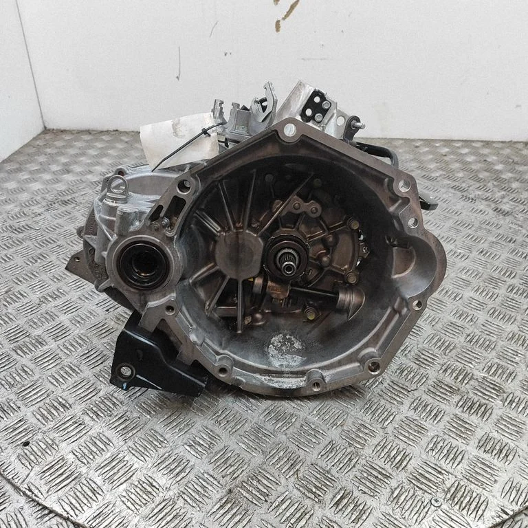 Mechaninė 6 pavarų dėžė