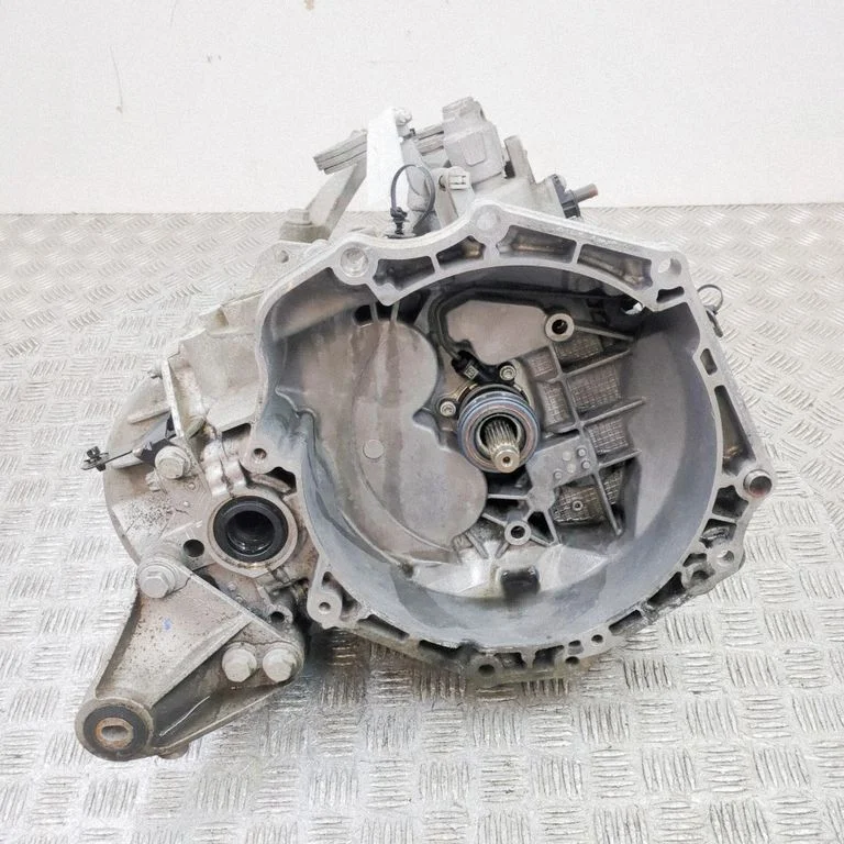 Mechaninė 6 pavarų dėžė