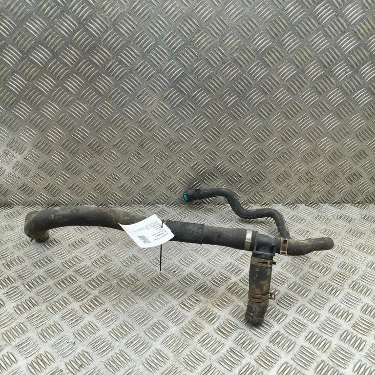 Variklio aušinimo vamzdelis (-ai)/ žarna (-os)