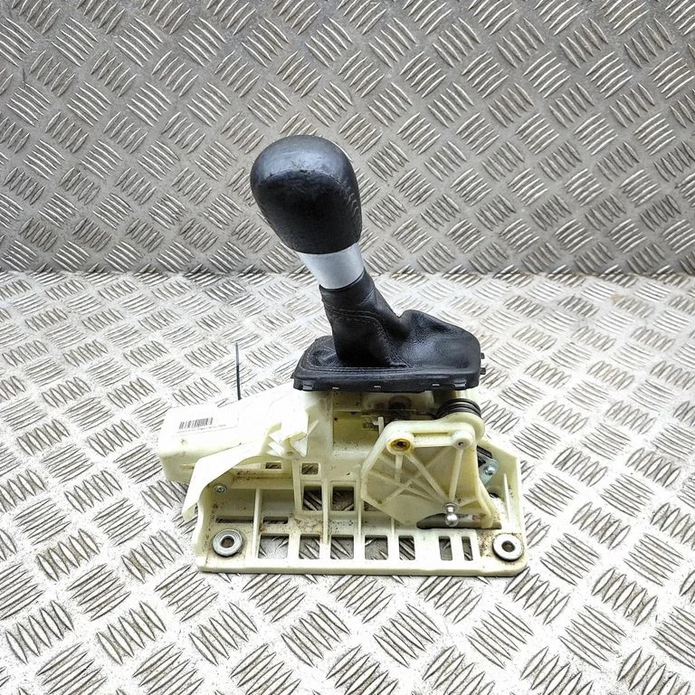 Pavarų perjungimo mechanizmas (kulisa)