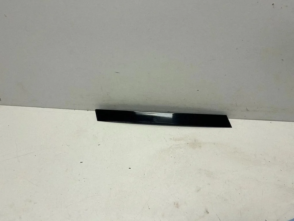 Galinių durų stiklo apdaila