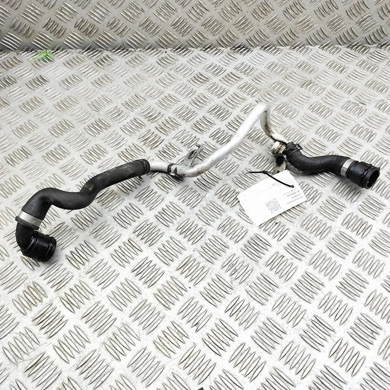 Variklio aušinimo vamzdelis (-ai)/ žarna (-os)