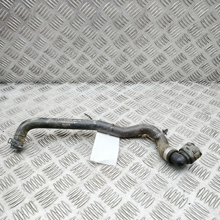 Variklio aušinimo vamzdelis (-ai)/ žarna (-os)