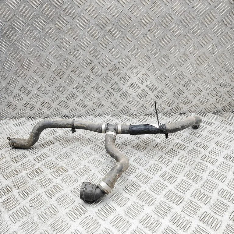 Variklio aušinimo vamzdelis (-ai)/ žarna (-os)