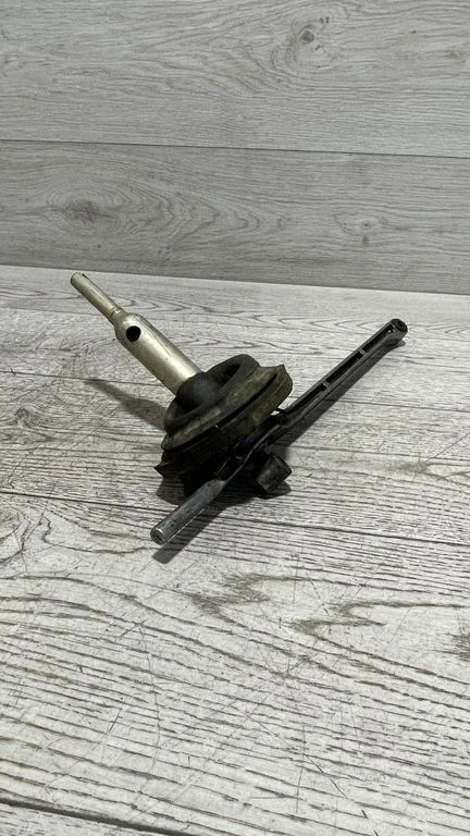 Pavarų perjungimo mechanizmas (kulisa)