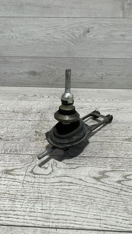 Pavarų perjungimo mechanizmas (kulisa)
