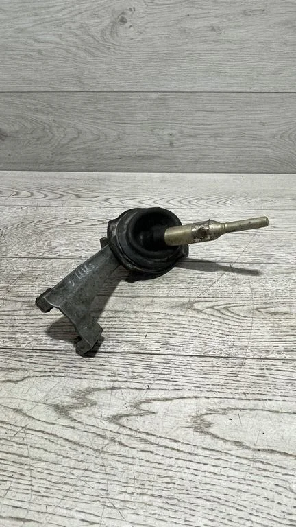 Pavarų perjungimo mechanizmas (kulisa)