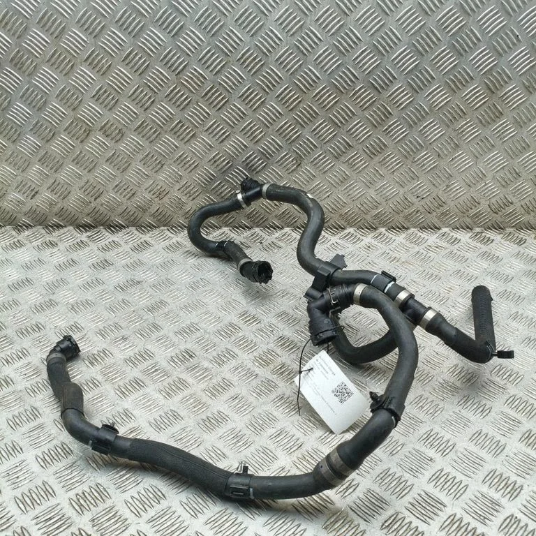 Variklio aušinimo vamzdelis (-ai)/ žarna (-os)