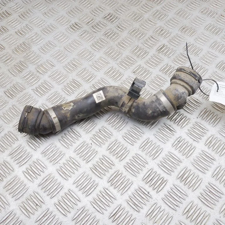 Variklio aušinimo vamzdelis (-ai)/ žarna (-os)