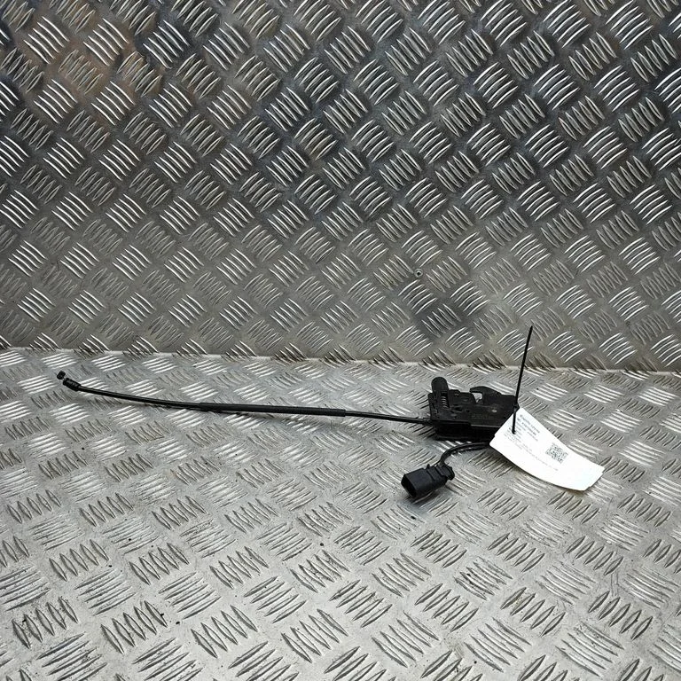 Spyna variklio dangčio